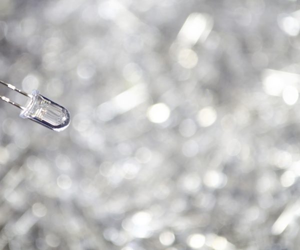 ไดโอด (Diode) คืออะไร มันนำไปใช้ทำอะไรกันนะ?